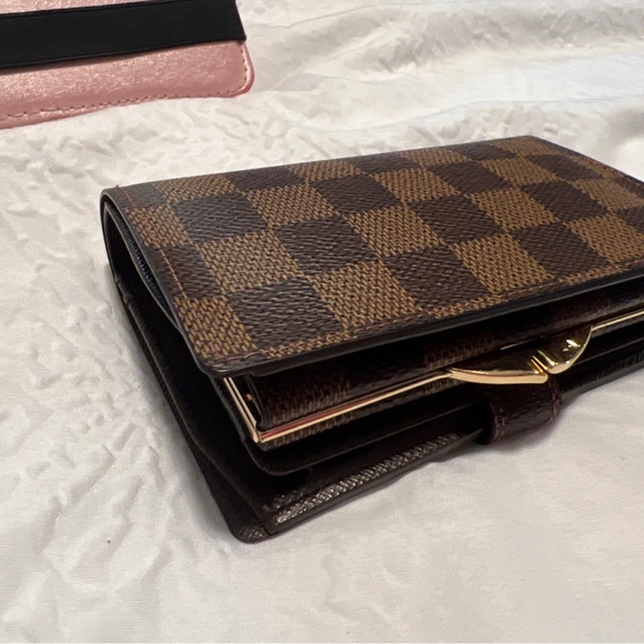 Authentic Louis Vuitton French purse wallet. Used likes new - Picture 9 of 11